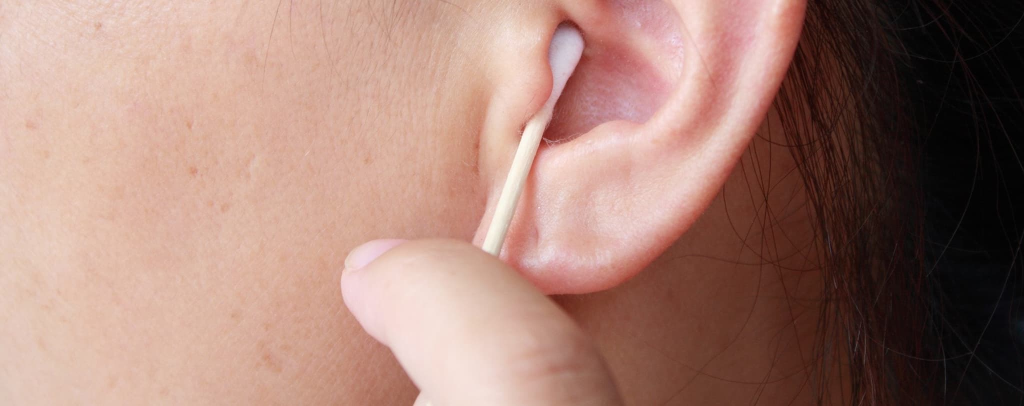 Picture of Q-tip in ear
